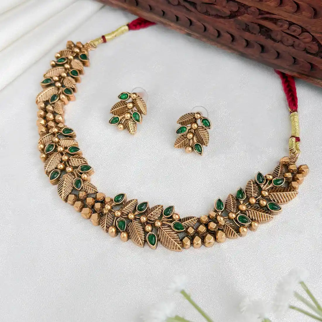 Antique Gold Plated Leaf Kemp Stone Necklace Set- Green