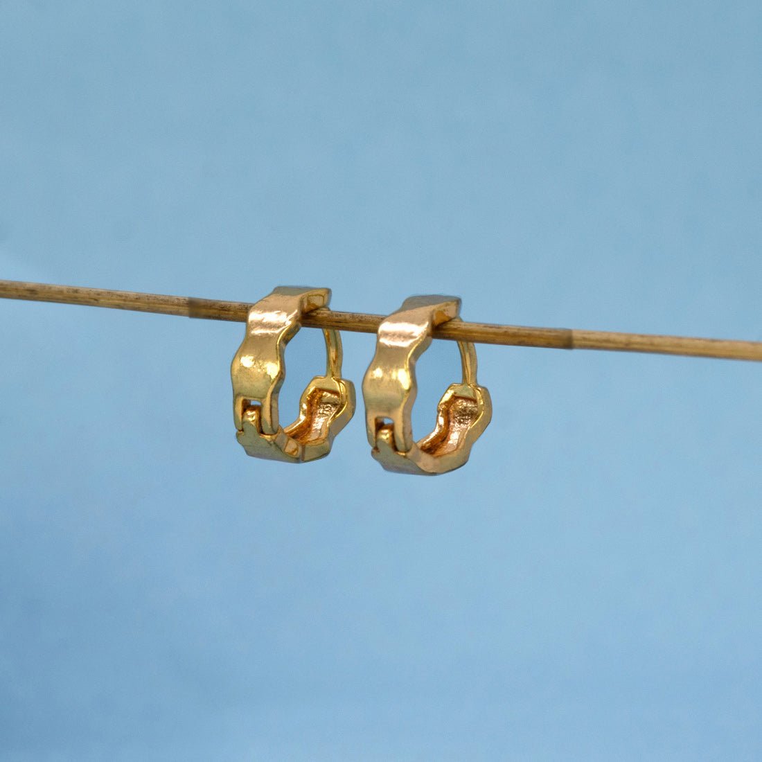 Elegant Wavy Design Gold Plated Hoop Earrings - K Supreme