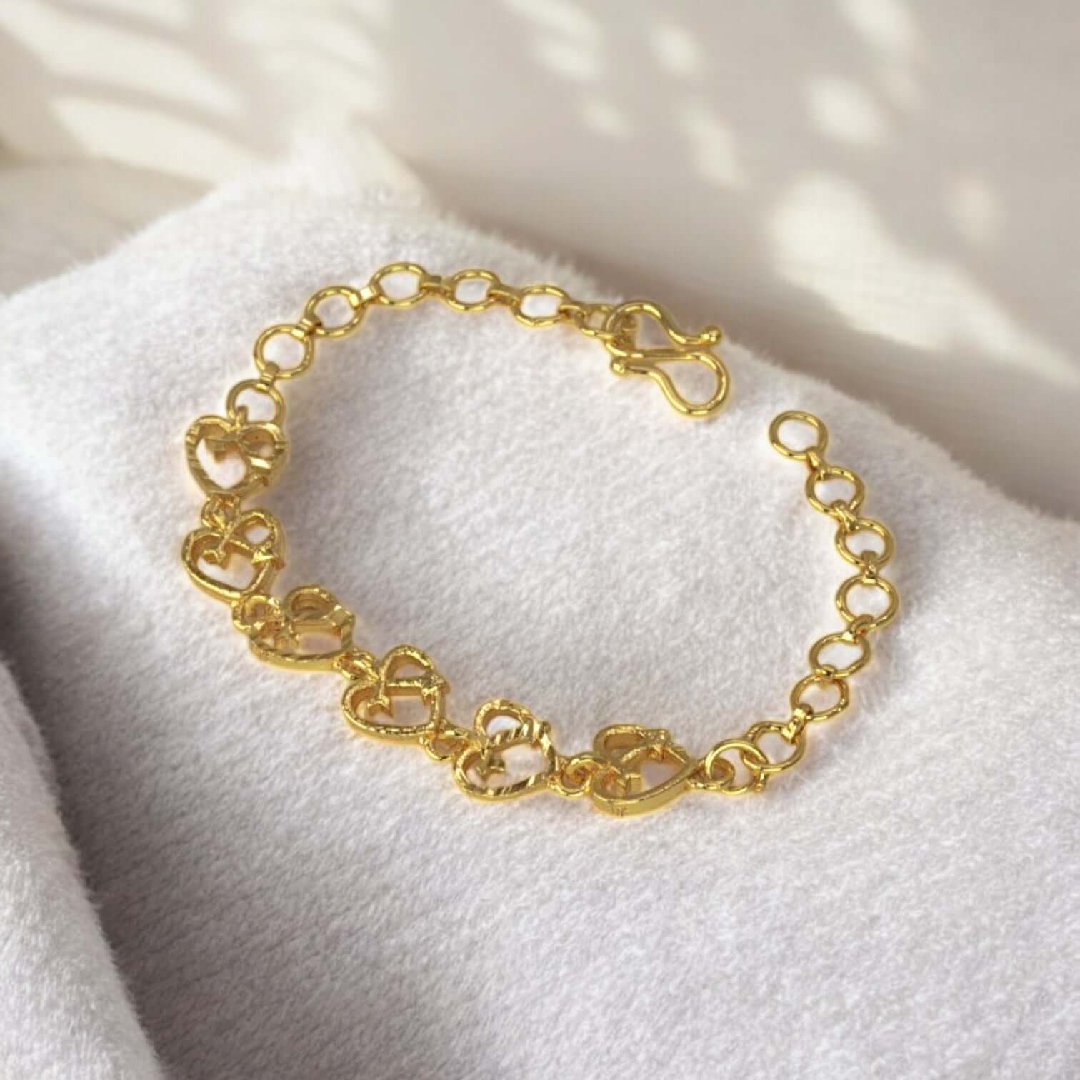 Ravishing Heart and Arrow Design Ladies Bracelet - KSupreme