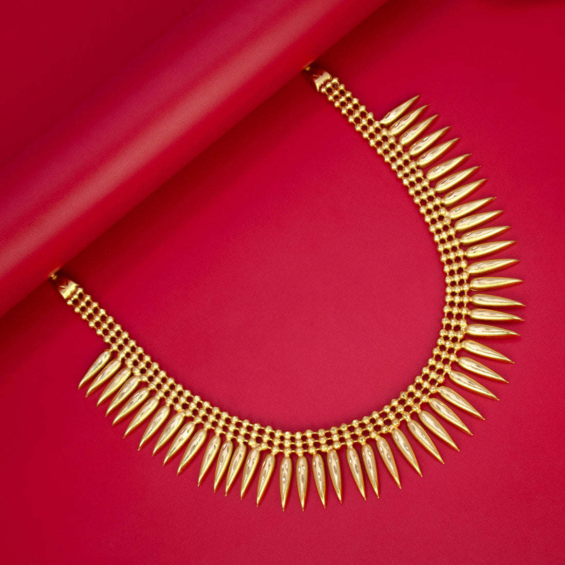 Alluring Gold Plated Pichimottu Necklace