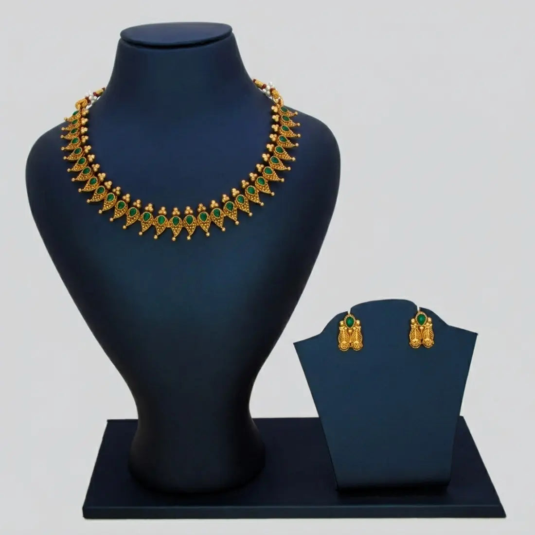 Antique Mango Design Kemp Stone Necklace Set - Green