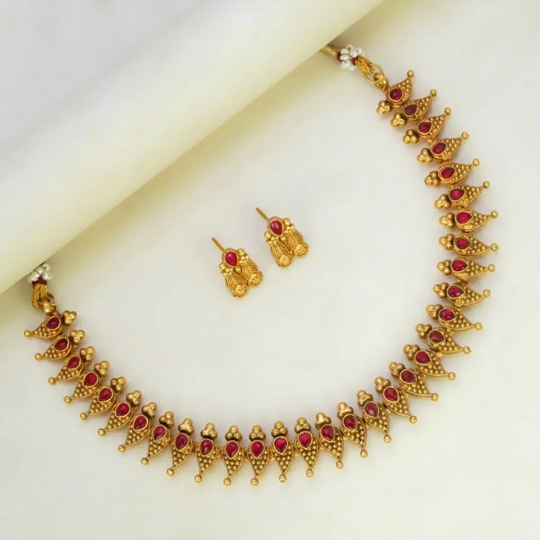 Antique Mango Design Kemp Stone Necklace Set - Red