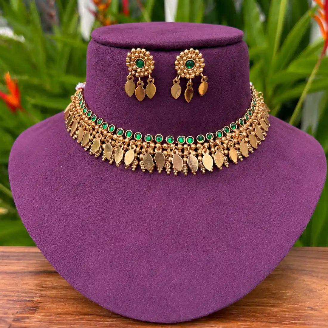 Antique Kemp Stone Elakkathali Necklace Set-Green