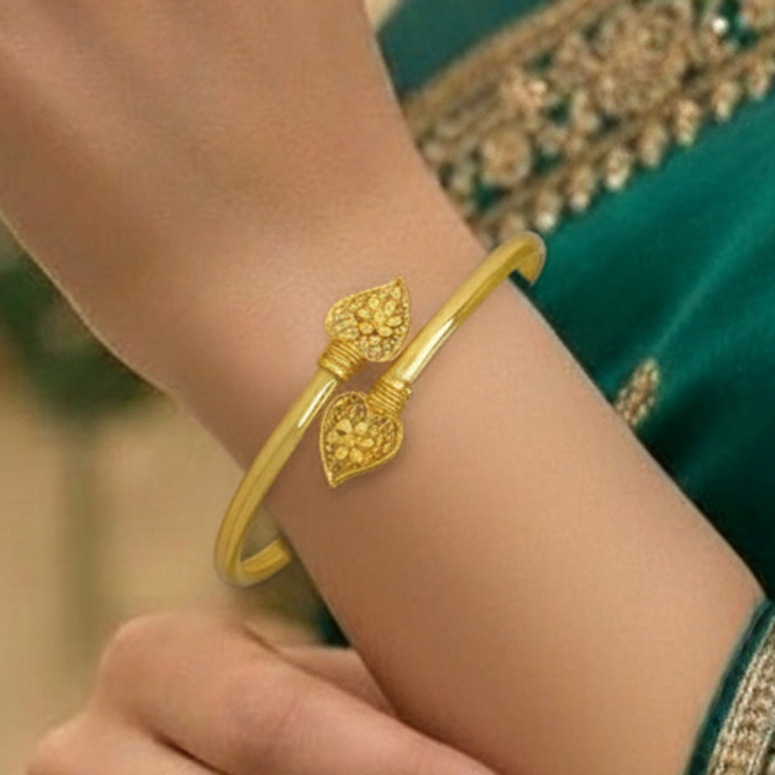 Elegant Gold Plated Floral Heart Open Bangle
