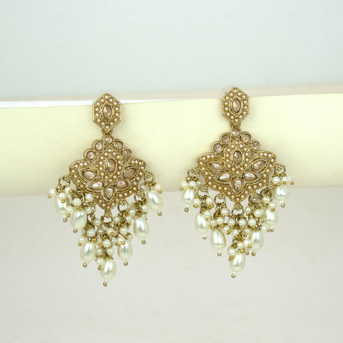 Fashion-Drop-White-Beaded-Earrings