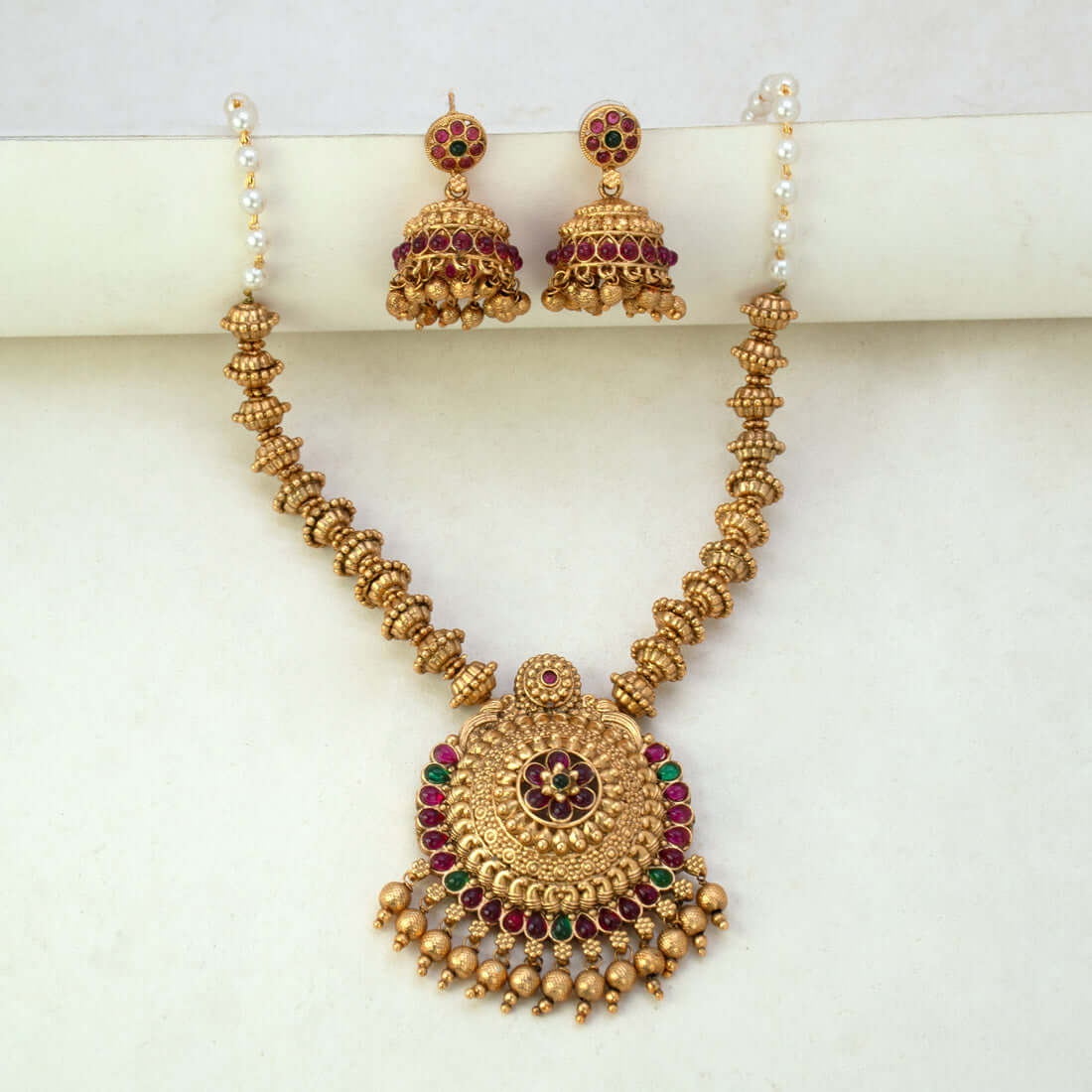 Matte-Gold-Finish-Traditional-Kemp-Pendant-Necklace-Set
