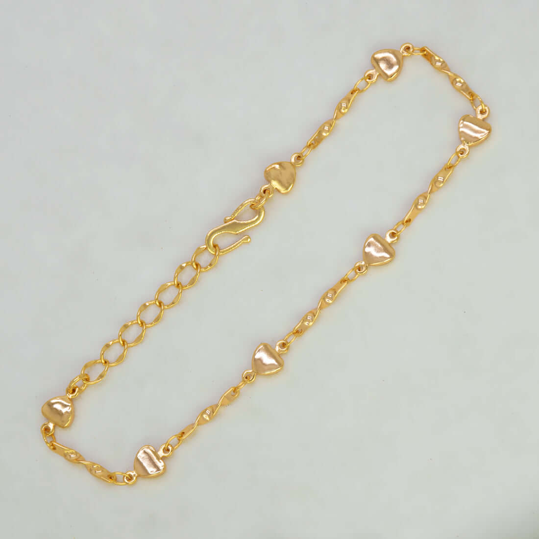 Delicate Gold Plated Twisted Chain Hearts Bracelet