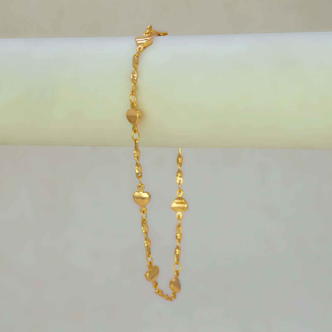 Delicate Gold Plated Twisted Chain Hearts Bracelet