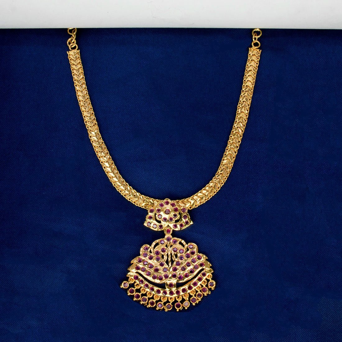 Alluring Gold Plated Adial Stone Pendant Necklace - KSupreme