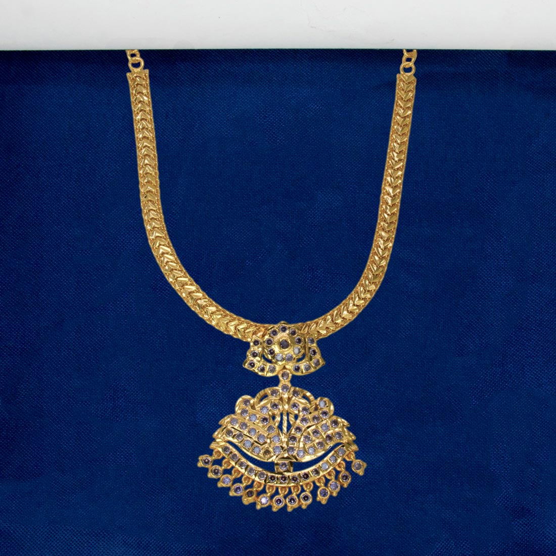 Alluring Gold Plated Adial Stone Pendant Necklace - KSupreme