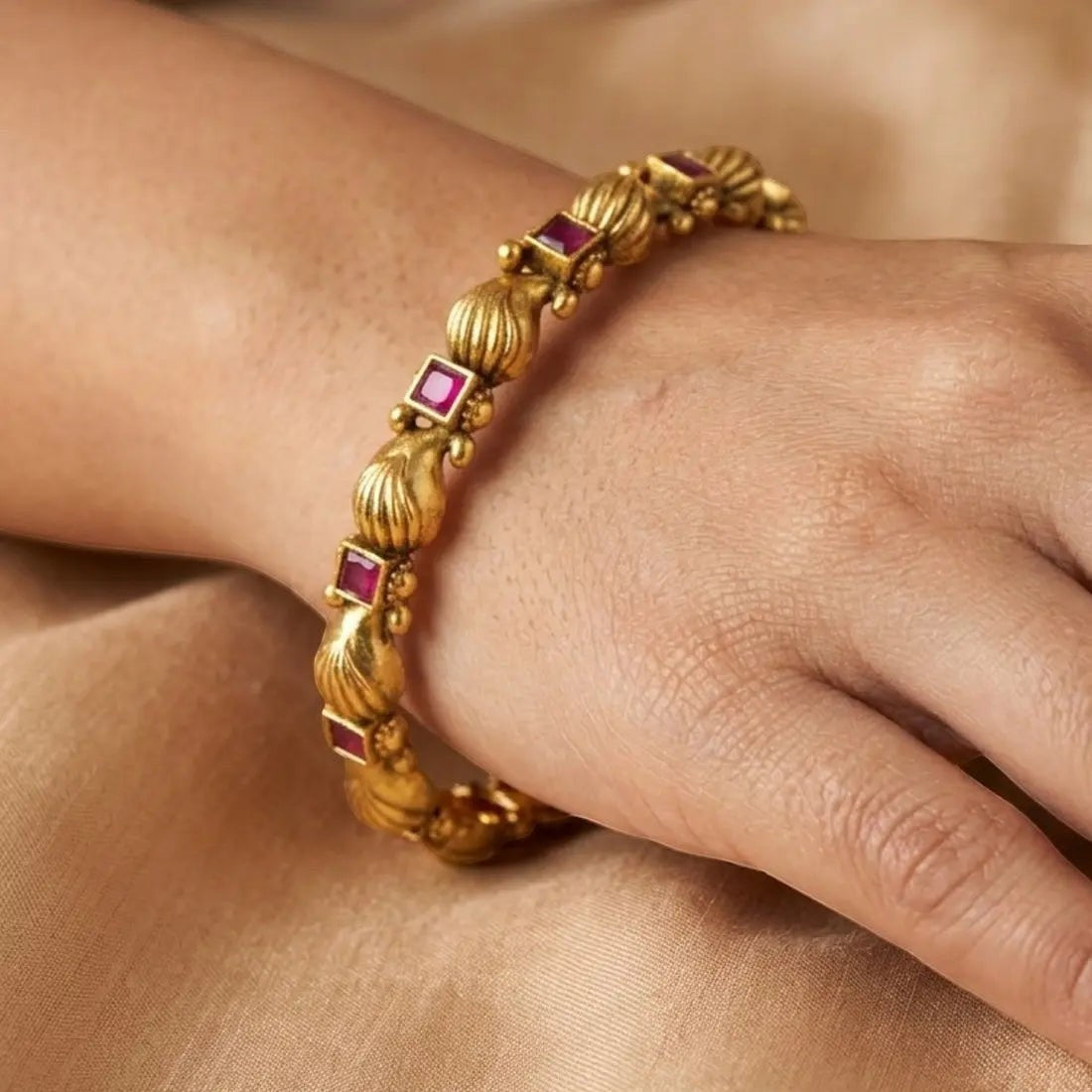 K Supreme Antique Paisley Design Square Kemp Stone Bangle, perfect for festive occasions.